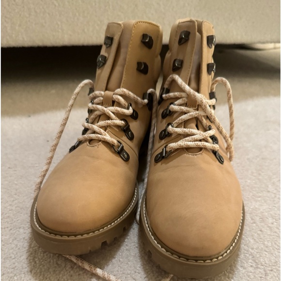 lace up boots - Picture 3 of 3